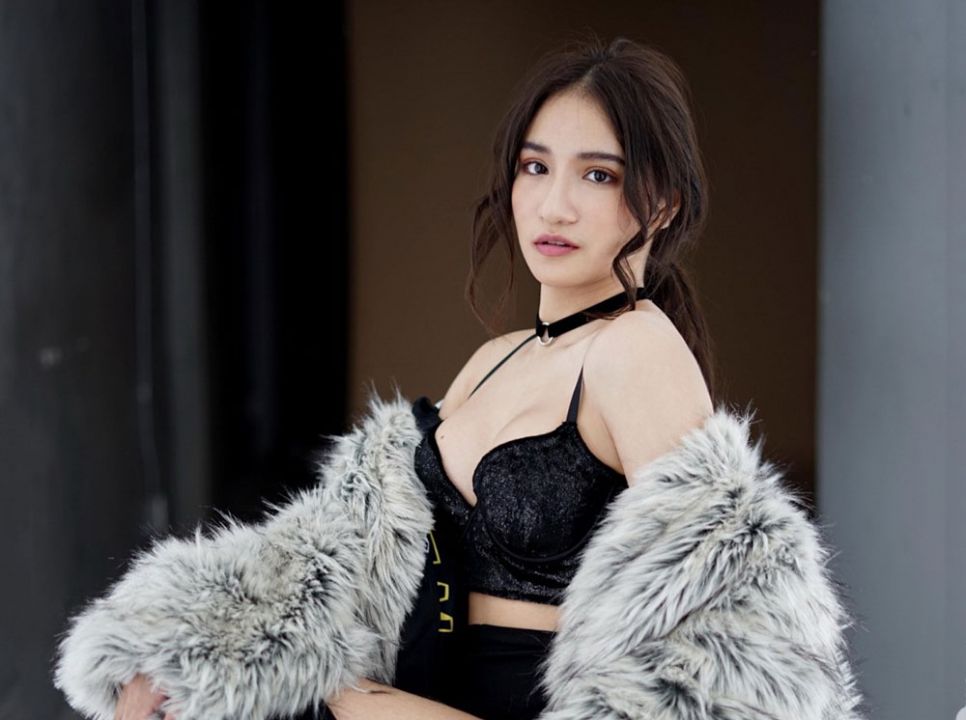 อยากหน้าอกใหญ่ อกชิด แต่กลายเป็น ‘หน้าอกแฝด’ แก้อย่างไร?