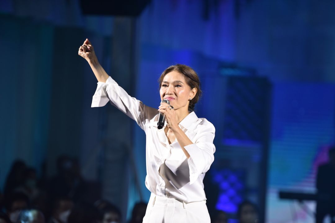 คนดังใจดี รวมพลังโชว์สุดพิเศษ ด้วยหัวใจต่อชีวิตเพื่อผู้ป่วย ในศิริราช สุขสันต์ ปันสุข ครั้งที่ 4'Giving Hands & Saving Lives'