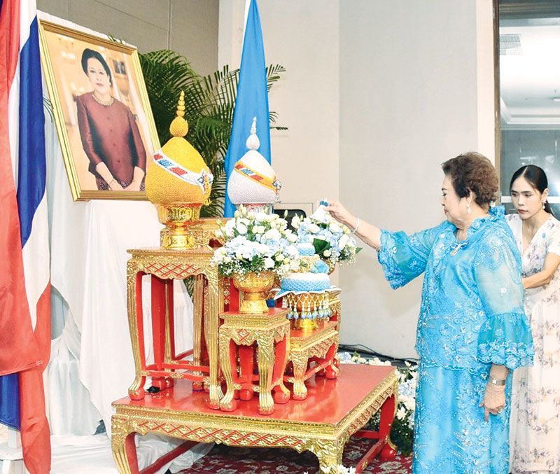 ‘ร้อยดวงใจแม่ ถวายแด่แม่ของแผ่นดิน’  สมาคมสภาแม่ดีเด่นแห่งชาติฯ จัดงานเฉลิมพระเกียรติฯ