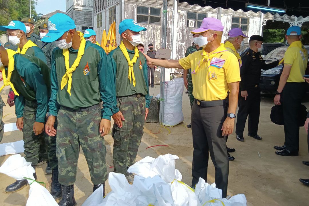 ‘ผบ.ทบ.’ตรวจแนวป้องกันน้ำท่วมเทศบาลนครนนทบุรี สั่งจัดกำลังพลช่วย 24 ชั่วโมง