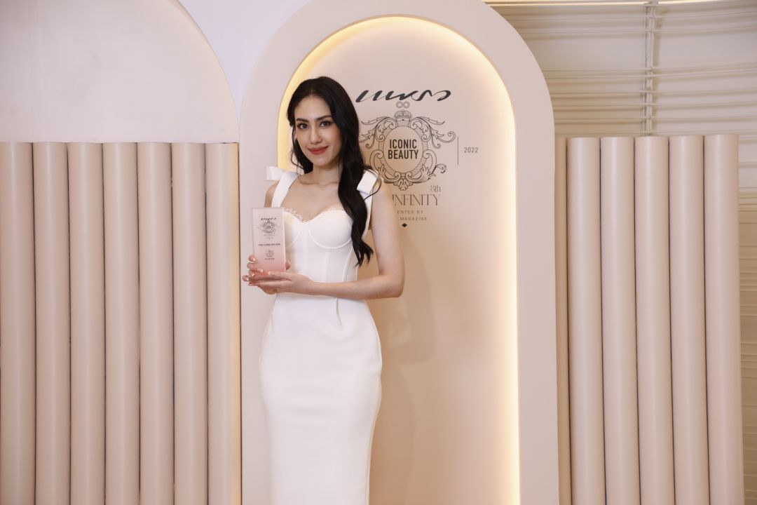 'ไอบลองก์ ไฮย่า โกลว์ เซรั่ม' คว้ารางวัล'PRAEW ICONIC BEAUTY 2022'