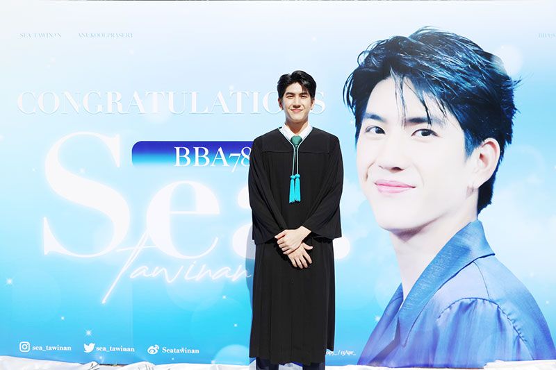 บัณฑิตป้ายแดง ‘ซี’ ภูมิใจ!  คว้าปริญญาตรีได้สำเร็จ