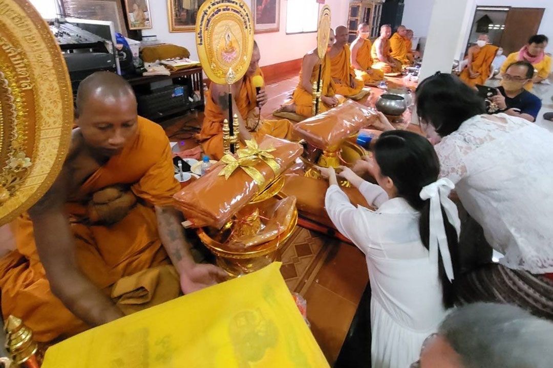 ศิษยานุศิษย์หลั่งไหลร่วมงานบุญ 'วัดถ้ำแก้วสวรรค์บันดาล' สังขละบุรี