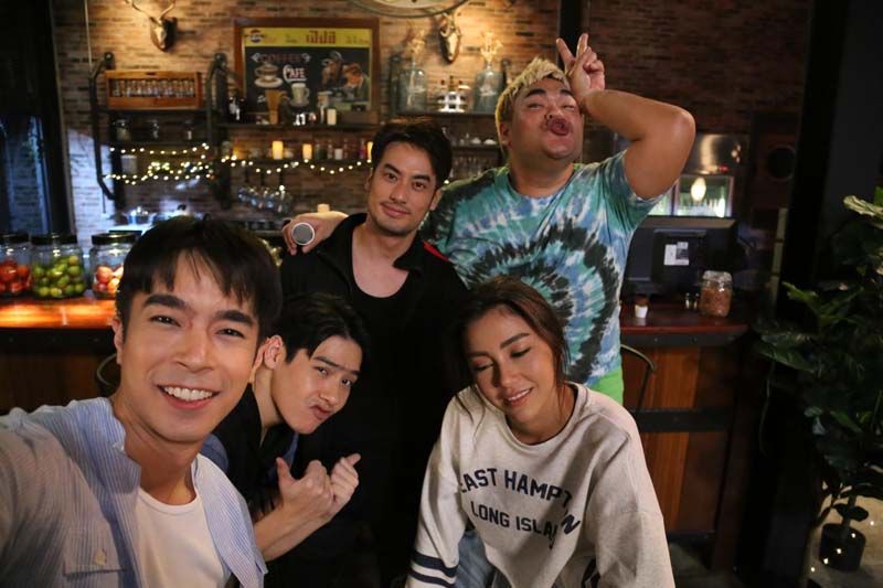 ‘บอย-นํ้าตาล’ชวนคู่ซี้‘ปั้นจั่น-ปราง’และสายเการุ่นเล็ก‘ก็อต-มายด์’ใน‘สายลับลิปกลอส’