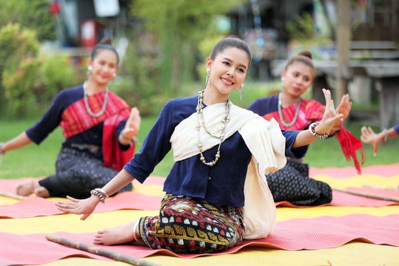 ‘ไข่มุก’ ดี๊ด๊าภูมิใจถ่ายทอด ‘การทอผ้าซิ่น’  ใน ‘ซิ่นลายโส้’