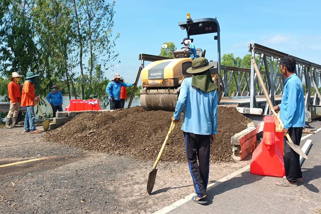 กรมทางหลวงชนบทเร่งติดตั้งสะพานเบลีย์ เชื่อมต่อบุรีรัมย์-สุรินทร์