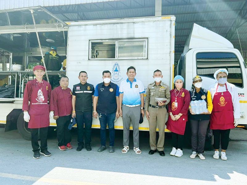 โครงการน้ำพระทัยพระราชทาน สมาคมสภาสังคมสงเคราะห์ฯ มอบอาหารช่วยเหลือผู้ประสบภัยน้ำท่วม