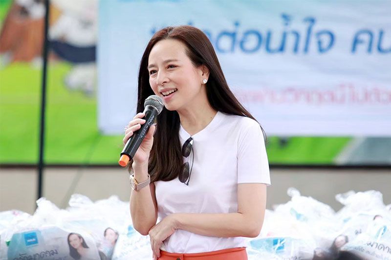 มูลนิธิมาดามแป้งส่งทีมอาสากล้าใหม่  ลงพื้นที่มอบถุงยังชีพช่วยน้ำท่วมอีสาน