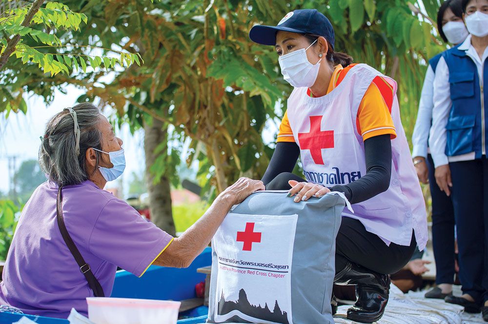 สภากาชาดไทย พร้อมเหล่ากาชาดอยุธยา ช่วยเหลือผู้ประสบอุทกภัย ผ่านแอปพลิเคชั่น‘พ้นภัย’