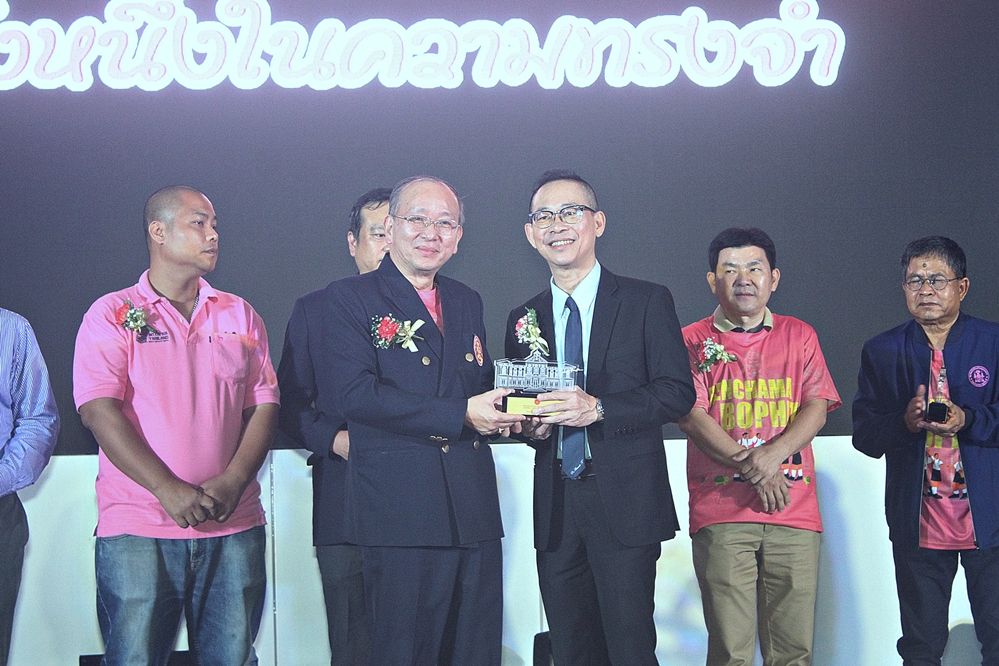 ดร.ปราโมทย์ฯ รับโล่ห์เชิดชูเกียรติ 'คนดีศรีเบญจมบพิตร'งาน '122 ปี เบญจมบพิตร กาลครั้งหนึ่งในความทรงจำ'