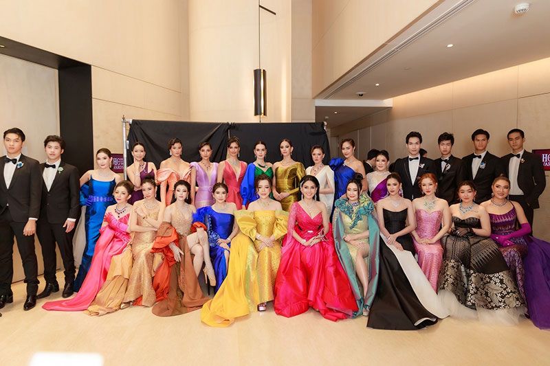 ‘หมอแยม รุ่งไพลิน’ ประทะแอนนา เสือ สวยสับกลางงานประกาศรางวัล HOWE AWARDS 2022