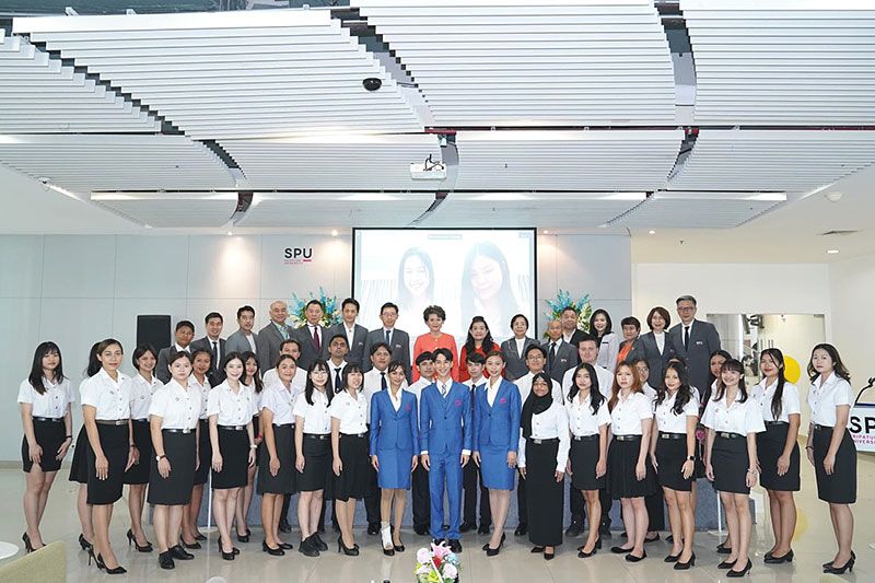 อธิการบดี ม.ศรีปทุม ให้โอวาท นักศึกษาปฏิบัติหน้าที่ในงาน VOTF2022