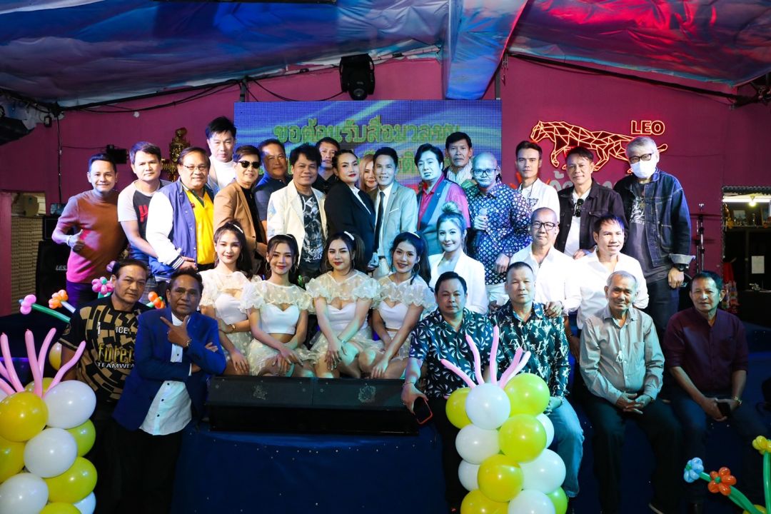 ค่าย'ดีน่า มิวสิค'เปิดตัวศิลปินคุณภาพ 'จัสมิน ดีน่า'และ 'เคน ขวัญใจ ไมตรี'ที่ 'ใบหยก พลาซ่า'ท่าพระ