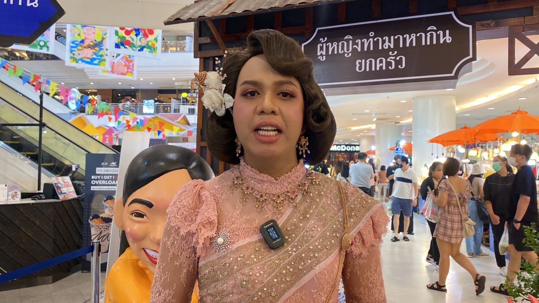 'แพรี่ ไพรวัลย์'บุกงาน'ผู้หญิงทำมาหากิน ออนทัวร์'แต่งชุดไทยรับลอยกระทง
