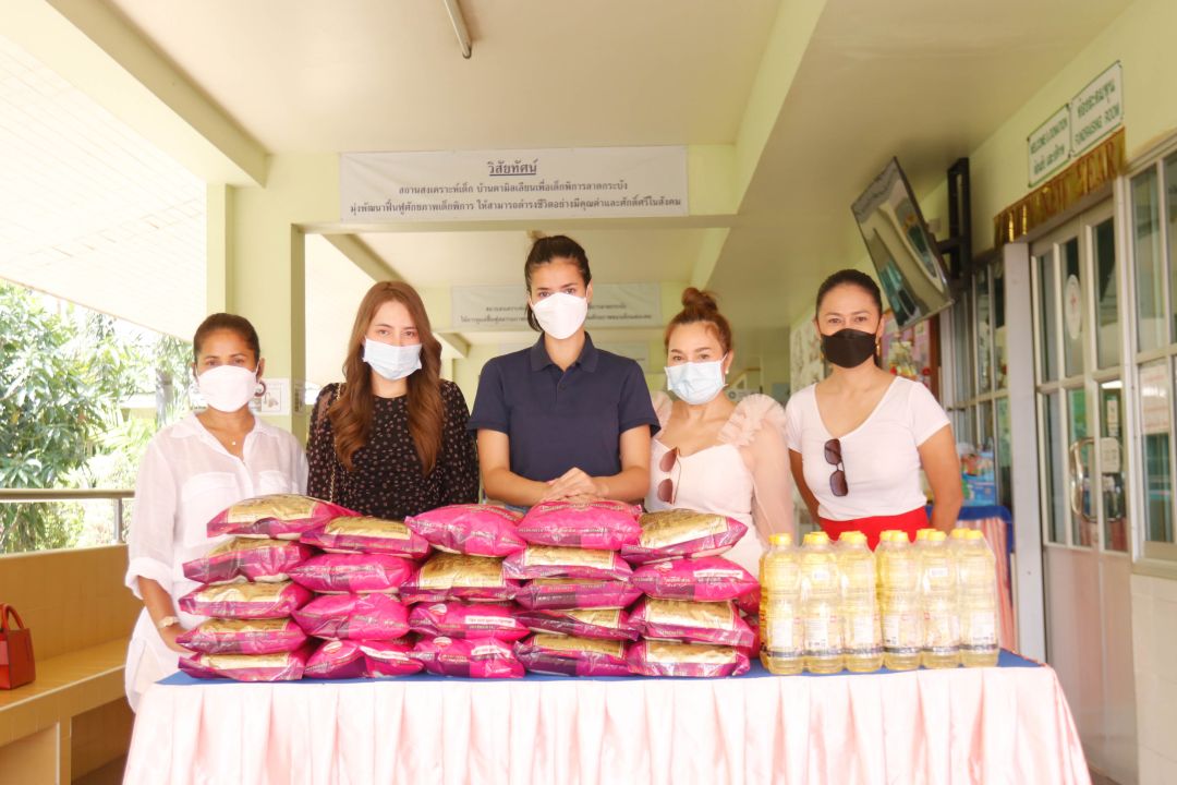 'แอนโทเนีย'ฉลองวันเกิดแบบเรียบง่าย..ได้บุญ