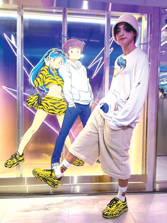 ศิลปินไทย‘กลัฟ-คณาวุฒิ’ร่วมเปิดตัวผลงานคอลลาบอเรชั่นพิเศษ Onitsuka Tiger และ อนิเมะ‘ลามู สาวน้อยจากต่างดาว’ที่ญี่ปุ่น