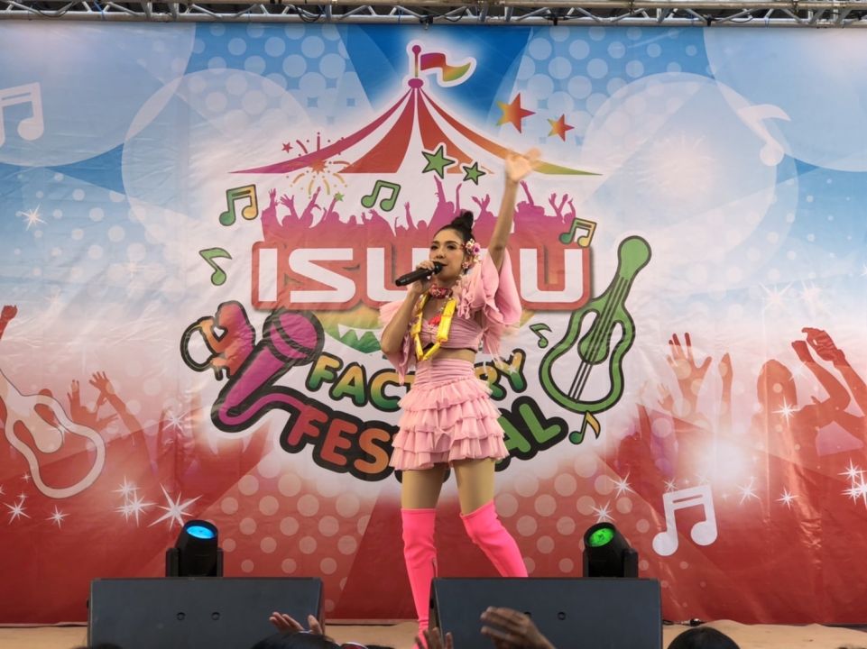 'เบลล่า อนุร็อค'ปลื้มกระแสตอบรับ แฟคทอรี่ ทัวร์ สุดปัง จองคิวยาวยันสิ้นปี