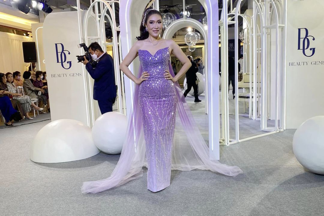 'นก-รณิดา'ขอจัดเต็ม..สวยสง่าประกบ 'พัชราภา'สักนิด