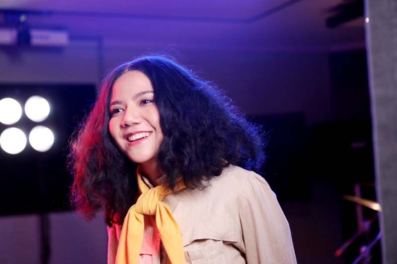 ‘จ๊ะ-นงผณี’ เล่นเอง ร้องเอง  ส่งเพลง ‘ใส่ยับ’ ประกอบ ภ.‘บัวผัน ฟันยับ’