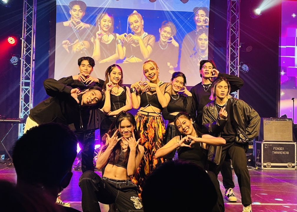 ใกล้ชิดแฟนคลับ 'แองจี้ ฐิติชา' โชว์สุดปังบนเวที 'OPEN HOUSE CONCERT'