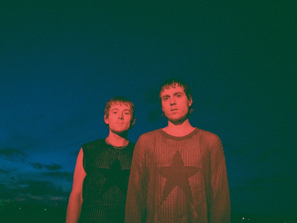 ฟังก่อนมาไทย! joanซิงเกิลใหม่ 'flowers'พร้อมประกาศอัลบั้ม superglue