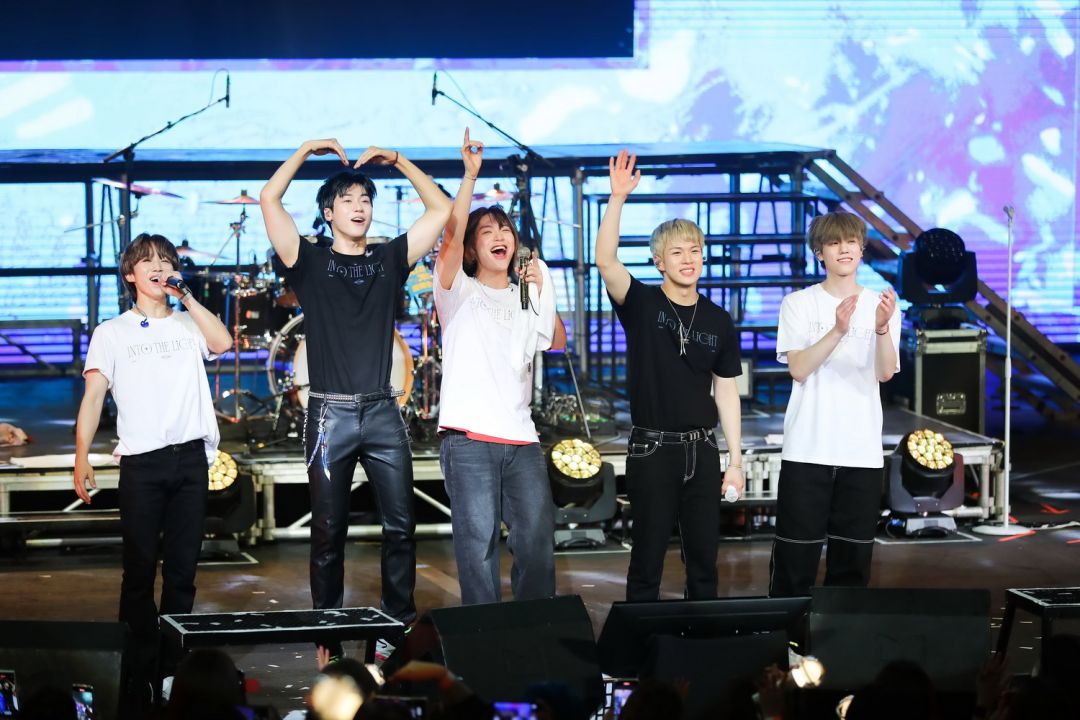 'เอ็น.ฟลายอิ้ง'กลับมาทวงใจ 'เอ็นเฟีย'สำเร็จ คอนเสิร์ต '2022 เอ็นฟลายอิ้งไลฟ์ ‘อินทูเดอะไลท์’อินแบงคอก'