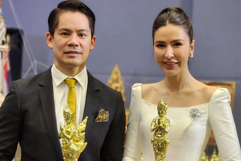 'ศรีริต้า'ควง 'กรณ์ ณรงค์เดช'นำทีมคนบันเทิง เข้ารับประทานรางวัล 'กินรีทองคำ' ประจำปี  ๒๕๖๕