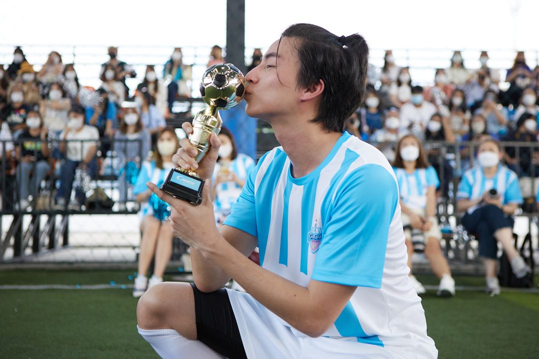 ฟอร์มดีไม่มีแผ่ว'กลัฟ คณาวุฒิ' ดาวซัลโวแห่ง  'CANDY UNITED 'อวดลีลานักล่าตาข่ายท่ามกลางกองเชียร์