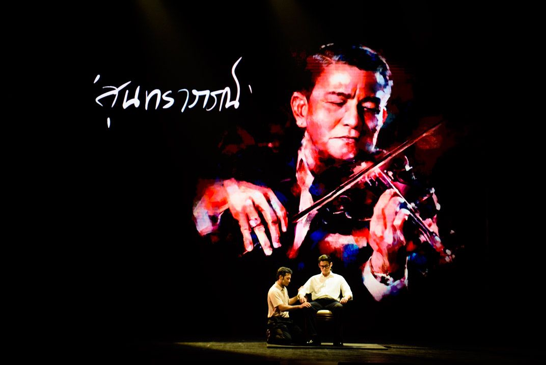 'ละครเวทีสุนทราภรณ์ เพลงรักเพลงแผ่นดิน โดยเพลงเอก Restage'กระแสแรงไม่แผ่ว!