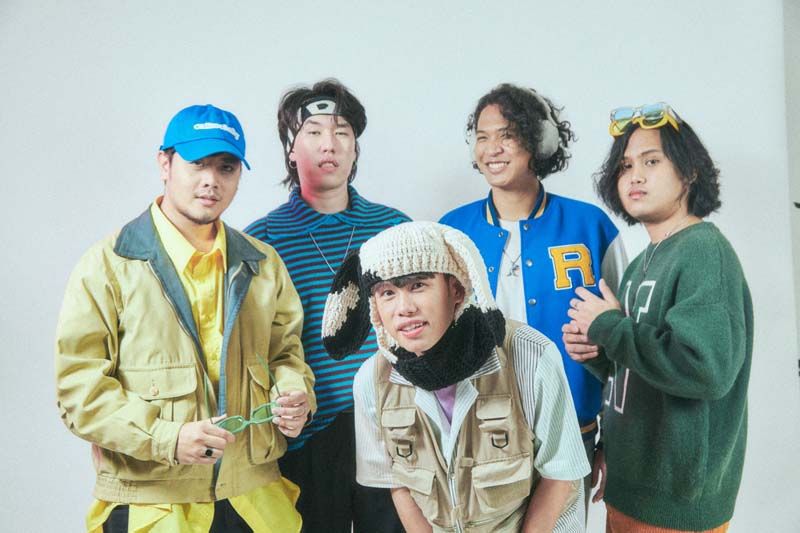 มาฟังเพลงรักดนตรีสนุกๆ ของห้าหนุ่มทุ่งข้าวโพด ‘คอร์นบอย’