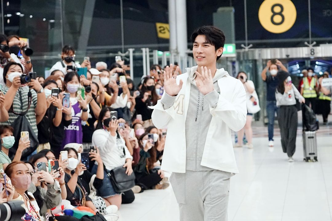 'มิว ศุภศิษฏ์'สุดปลื้มแฟน ๆ ส่งกำลังใจก่อนร่วมเดินพรมแดงที่งาน Red Sea International Film Festival 2022