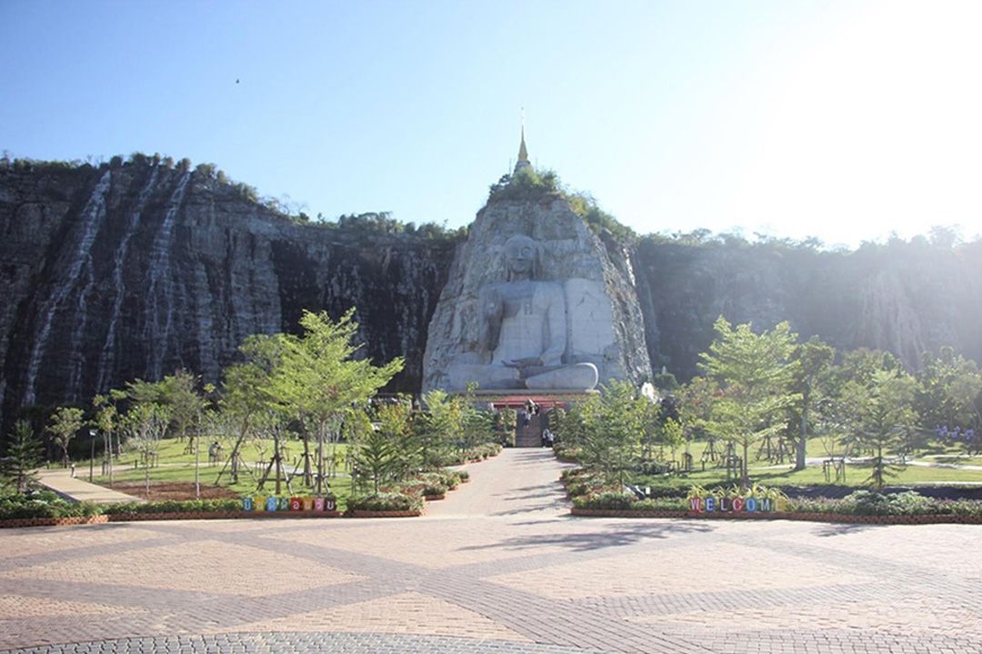 เปิดพุทธมณฑลประจำสุพรรณบุรี สักการะพระแกะสลักใหญ่ที่สุดในโลก
