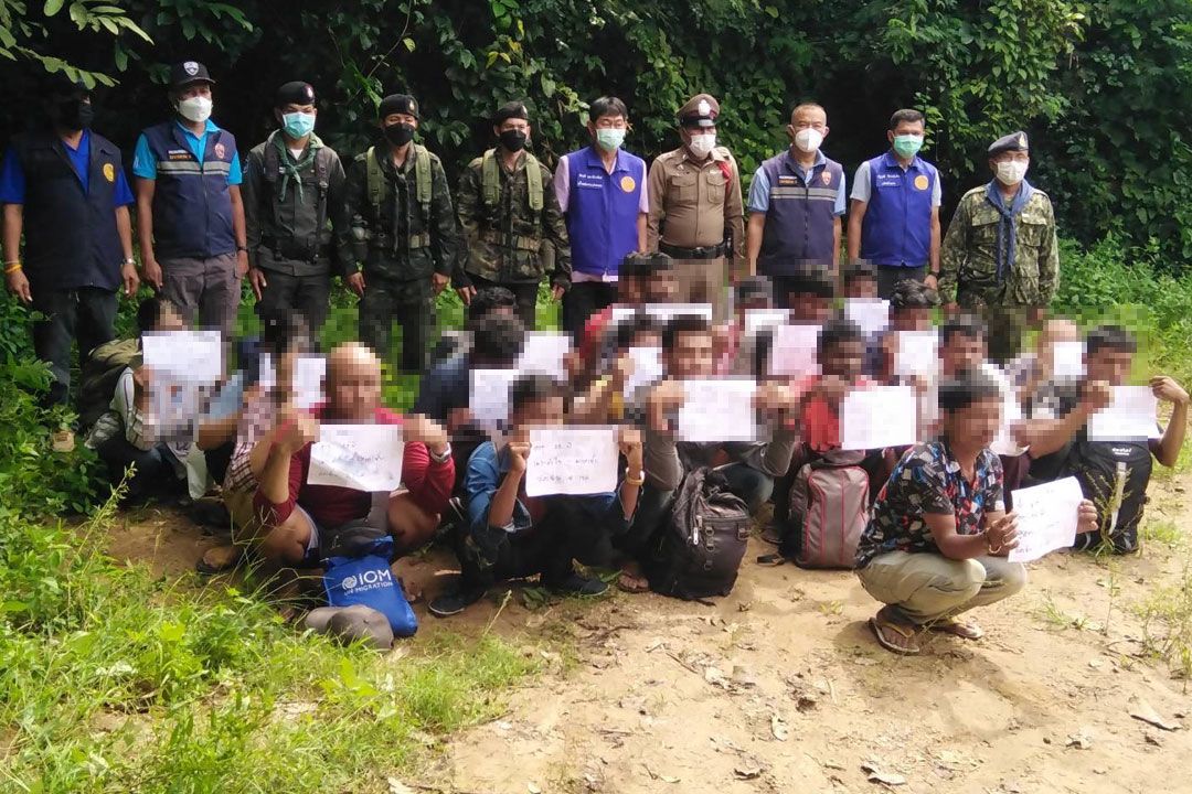 ‘ตม.ประจวบฯ’ระดมกวาดล้าง รวบ 2 เมียนมา ขน 22 ต่างด้าวหนีเข้าเมือง