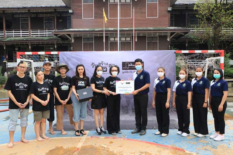 ‘วันสร้างสุข สู้ภัยน้ำท่วม’นำทัพศิลปิน-นักแสดง ลงพื้นที่ฟื้นฟูหลังน้ำลด