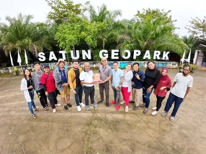 สกู๊ปพิเศษ : สตูลสุดว้าวพบสัตว์หายาก ‘ปูเขาหินปูนทุ่งหว้า’ ออกมาอวดโฉม  ในถ้ำเล-สเตโกดอน ถ้ำมีชีวิตยาวที่สุดในประเทศ