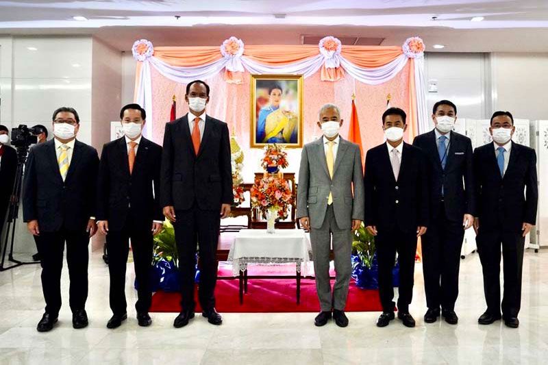 'ชาติพัฒนากล้า'ถวายแจกันดอกไม้ และร่วมลงนามถวายพระพร'เจ้าฟ้าพัชรกิติยาภาฯ'