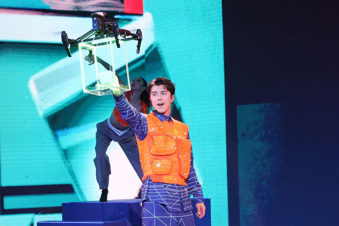 ‘นาย-ณภัทร’ นำทีมศิลปิน เฉลิมฉลอง ‘คิง เพาเวอร์ มหานคร’