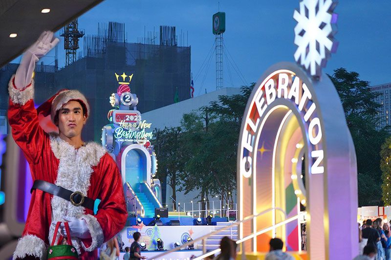 'ณเดชน์ – แอลลี่'นำทีมส่งมอบความสุข ชวนฉลองคริสต์มาส ที่ คิง เพาเวอร์ รางน้ำ