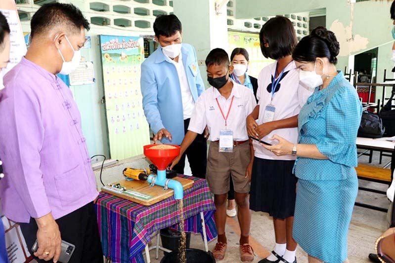 เปิดงานศิลปหัตถกรรมนักเรียน