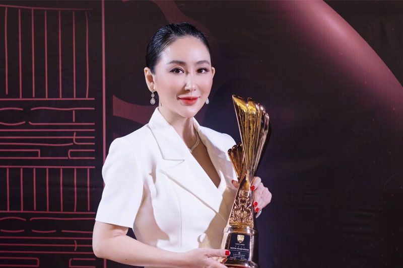 ‘มาดามนุ้ย’ คว้ารางวัล  The BEST INTERNATIONAL OF K BEAUTY AWARD 2022 บนเวทีระดับโลก