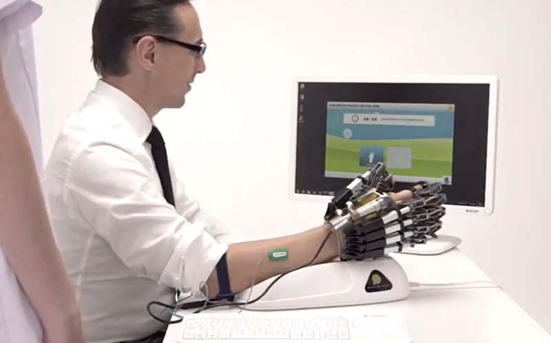 ฝึกกล้ามเนื้อแขนด้วยหุ่นยนต์กายภาพ  ฟื้นฟูที่ดีกว่าของผู้ป่วยหลอดเลือดสมอง