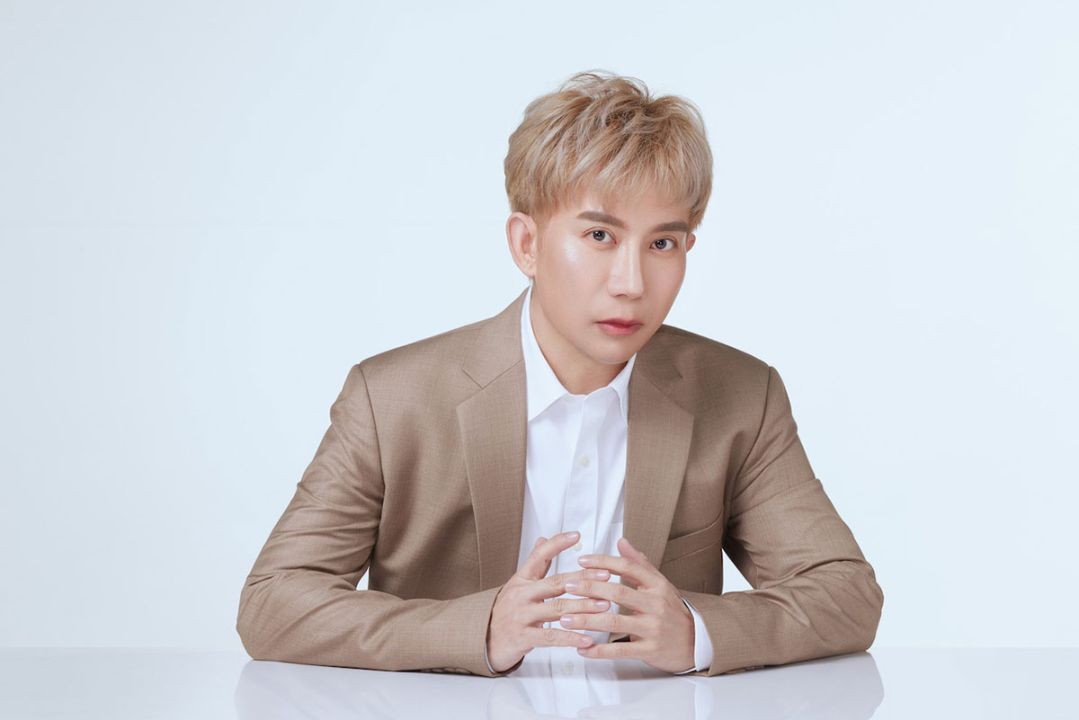 เมคอัพอาร์ติสท์แถวหน้า‘ป้อม-วินิจ’สะบัดแปรงเผยเทรนด์แต่งหน้ามาแรง 2566