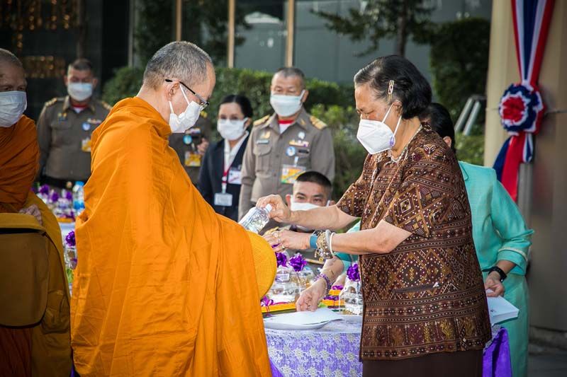 กรมสมเด็จพระเทพรัตนราชสุดาฯ เสด็จฯ ไปทรงบาตร  เนื่องในโอกาสส่งท้ายปีเก่าต้อนรับปีใหม่ 2566