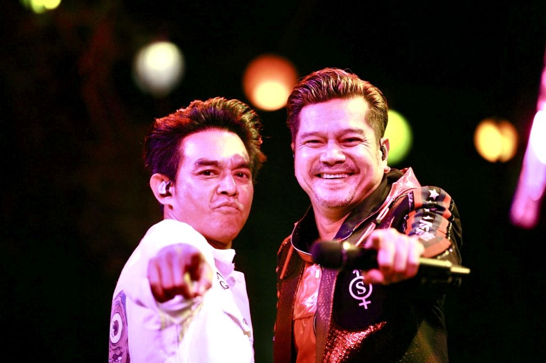 'เต๋า-มอส'แท็กทีม ซุปตาร์พระเอกช่อง7HDระเบิดสุข เสิร์ฟชาวสุโขทัย ต้อนรับปีกระต่าย ในงาน แสงโคมริมคลอง ณ ศรีสำโรง !