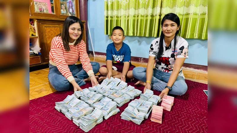 สกู๊ปพิเศษ : ยิ้มแก้มปริ เจ๊เปิ้ล แม่ค้าไก่สด เก็บแบงก์50ได้1ปีได้เงินกว่า2แสน7หมื่นบาท