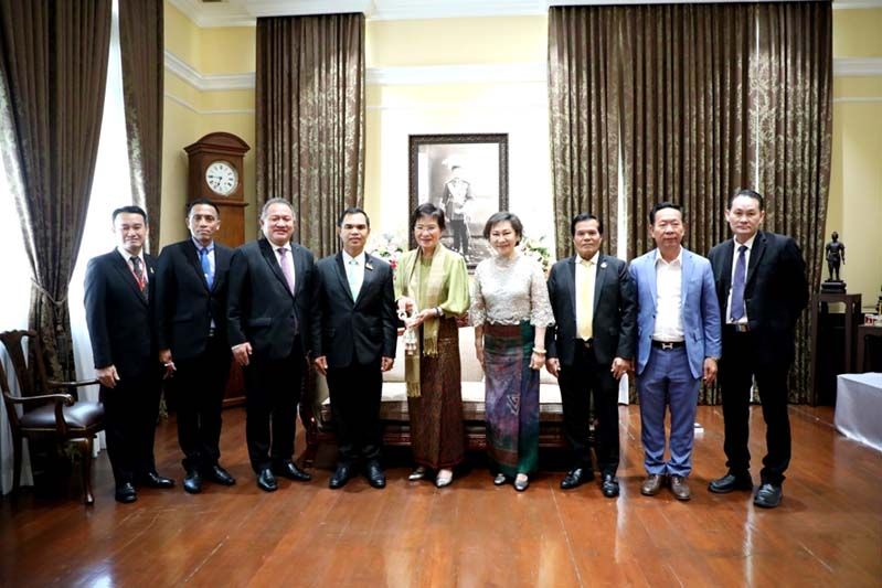 คุณหญิงกัลยา นำทำบุญวันขึ้นปีใหม่  พร้อมขอบคุณผู้ร่วมงานที่ทุ่มเททำงาน