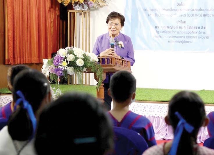 ‘ครูกัลยา’ มอบ Smart Devices นักเรียนขาดแคลน จ.เชียงใหม่  ภายใต้โครงการ ‘คนละเครื่อง พี่แบ่งให้...น้องได้เรียน’