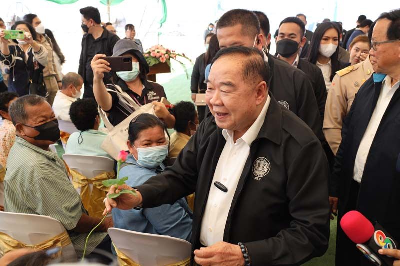 'ประวิตร'ลงพื้นที่สมุทรสงคราม-สมุทรสาคร ติดตามบริหารจัดการน้ำในพื้นที่