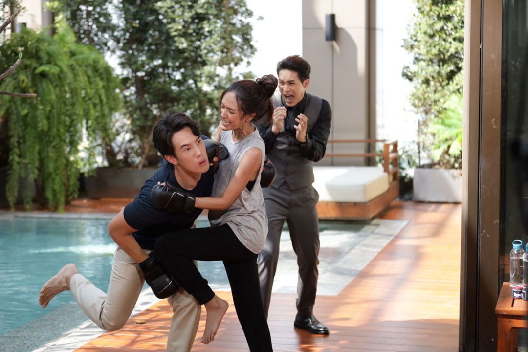 ทรงอย่างแบด! ‘เจมส์ มาร์’ จับปืนบู๊ปนหวาน ‘พาย’