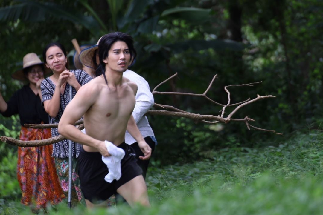กรี๊ดสนั่นไร่ 'ยูโร'โชว์ซิกแพ็ก 'พระพาย' โชว์สเต็ปโยคะ ม่วนคัก แซ่บแท้ 'ฮักหลายมายเลดี้'